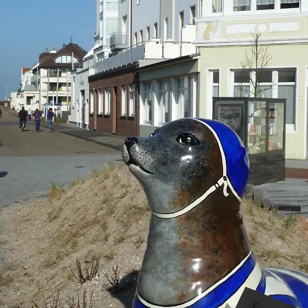 Gemuetliche Nahe Strandpromenade アパート ノルダーナイ
